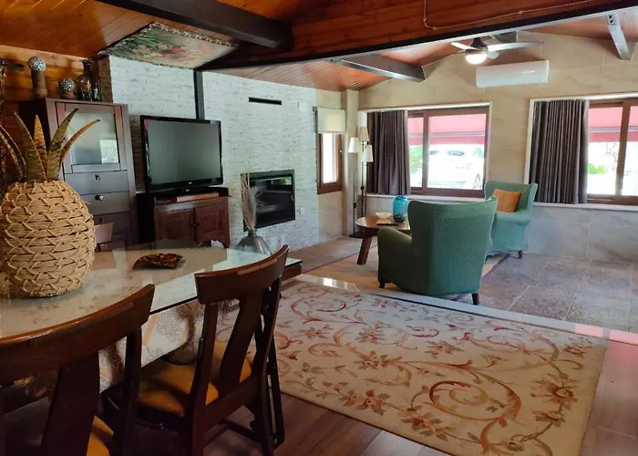 Chalet De Madera Junto Al Jaras *