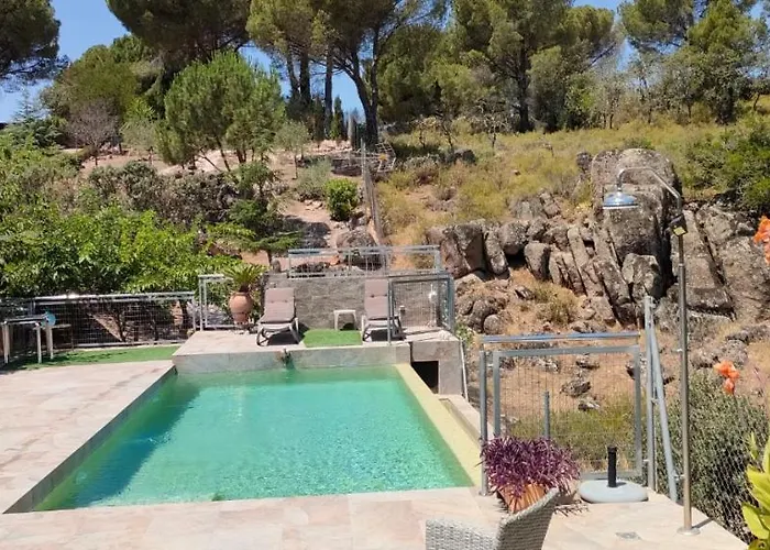 Chalet De Madera Junto Al Jaras