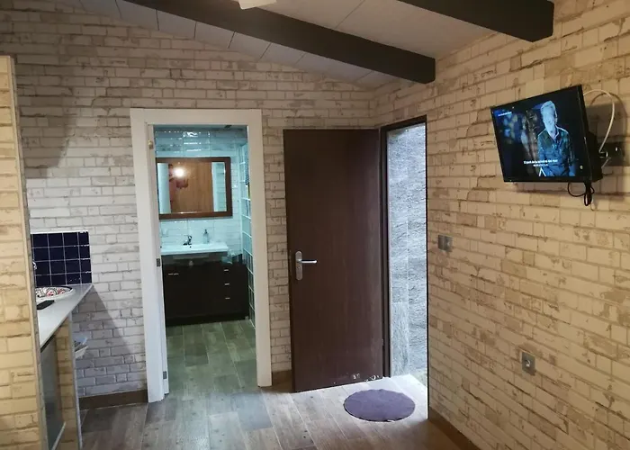 Chalet De Madera Junto Al Jaras