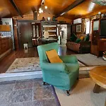 De Madera Junto Al Jaras