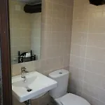 De Madera Junto Al Jaras *