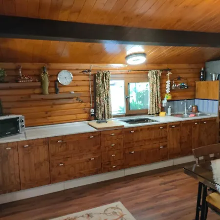 De Madera Junto Al Jaras 木屋 *