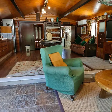 De Madera Junto Al Jaras