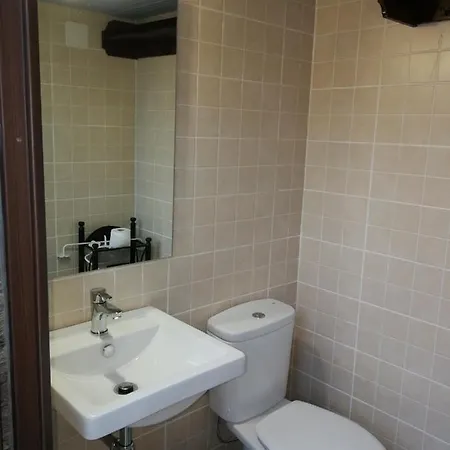 De Madera Junto Al Jaras *