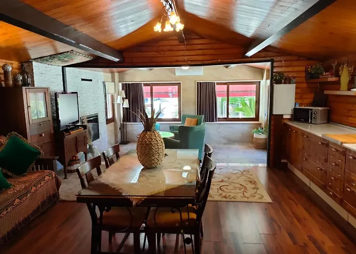 De Madera Junto Al Jaras