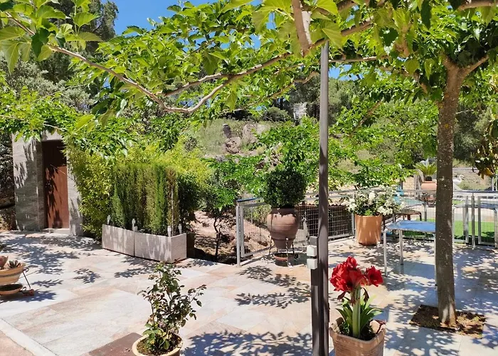 בקתה De Madera Junto Al Jaras *