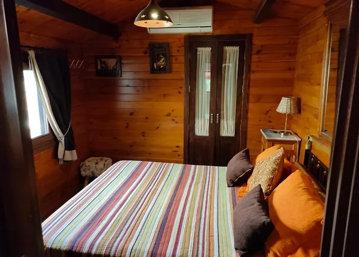 Σαλέ De Madera Junto Al Jaras