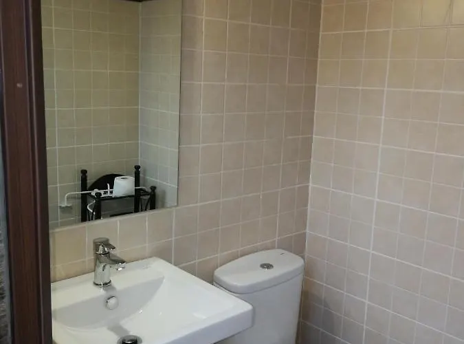 De Madera Junto Al Jaras *