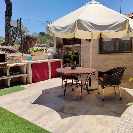 De Madera Junto Al Jaras *